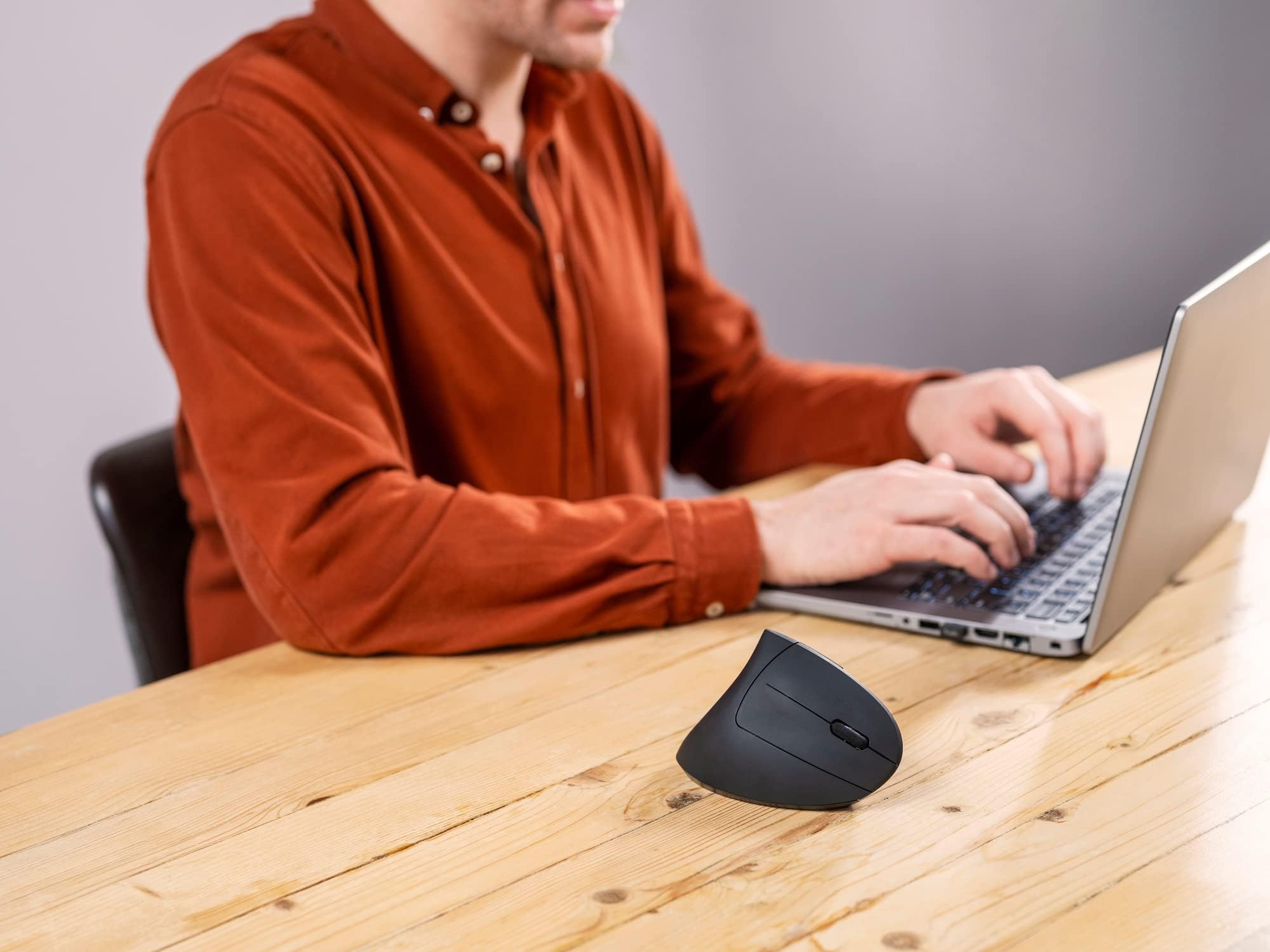 Trust Verto pionowa mysz ergonomiczna, praworęczna, bezprzewodowa zdjęcie 6